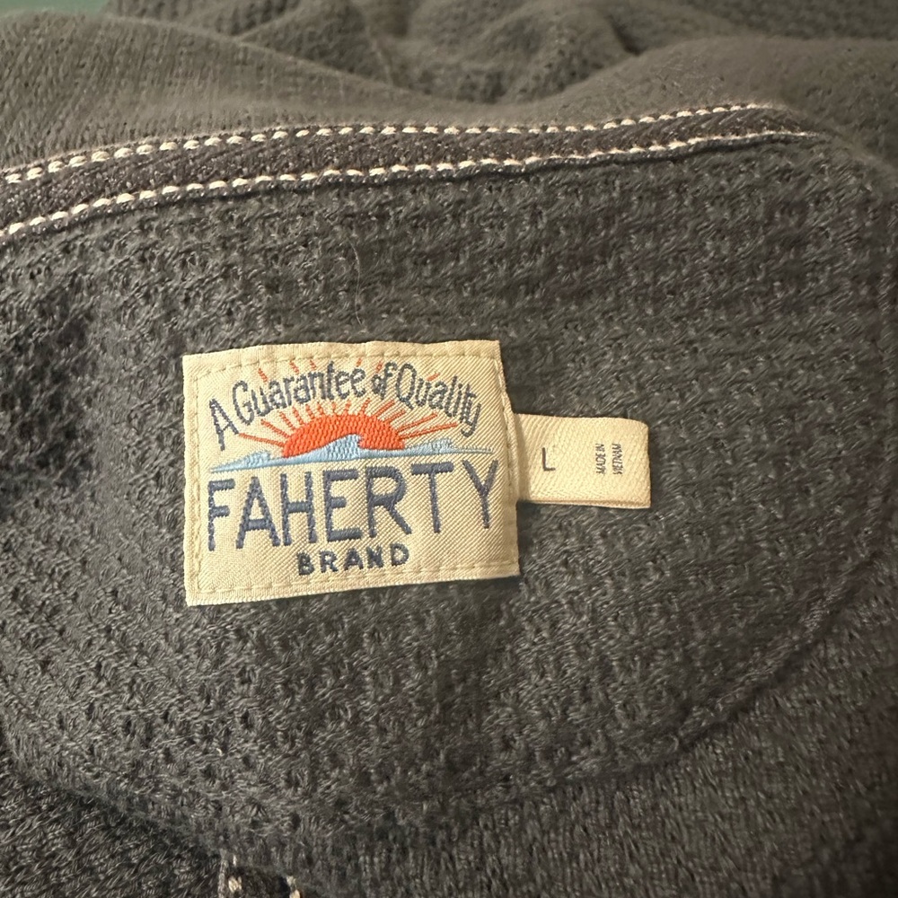 Men’s FAHERTY Textured Knit Quarter Zip - Mountain Coal size large NWOT - Picture 4 of 8